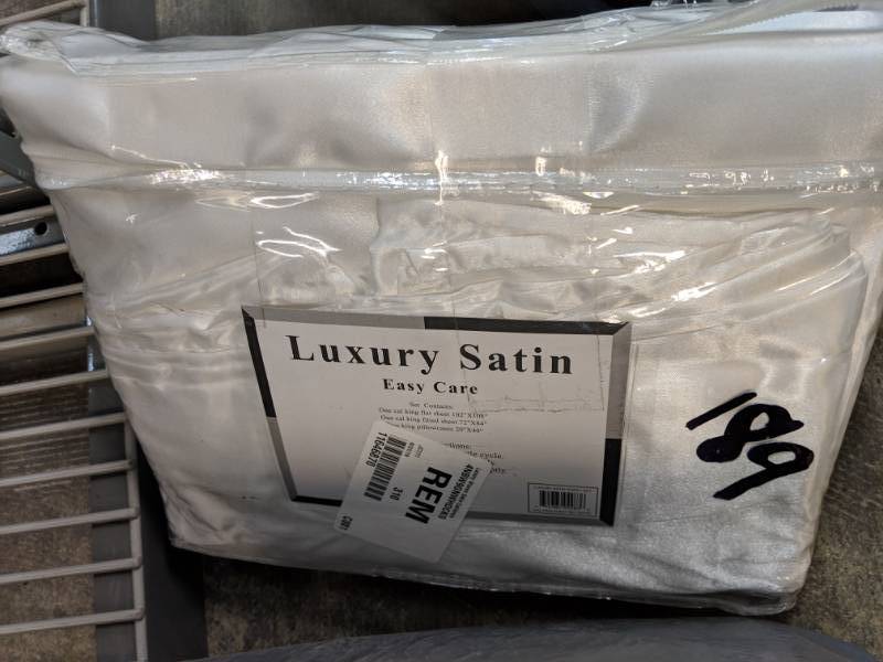 lot 189 image: Luxury Woven Satin Sheet Set - Cal. King White