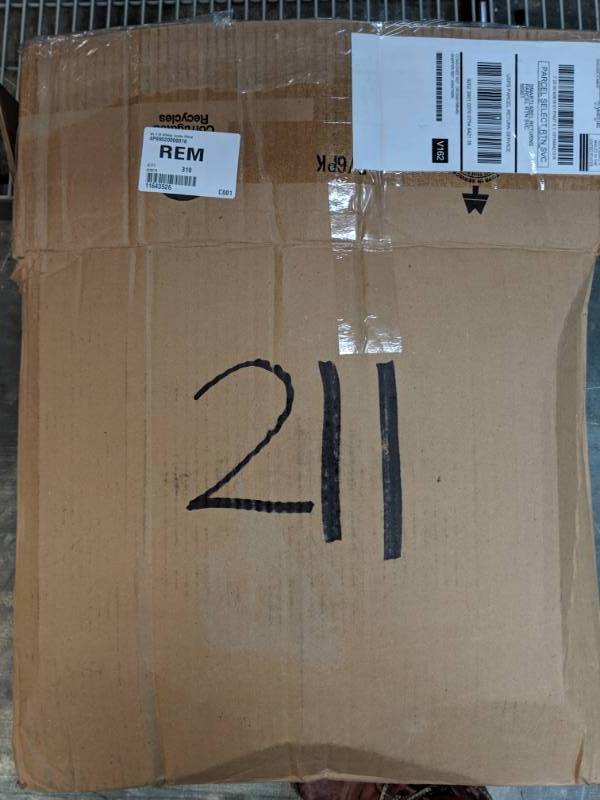 lot 211 image: alcove Jumbo Hypoallergenic Pillow 4-Pack