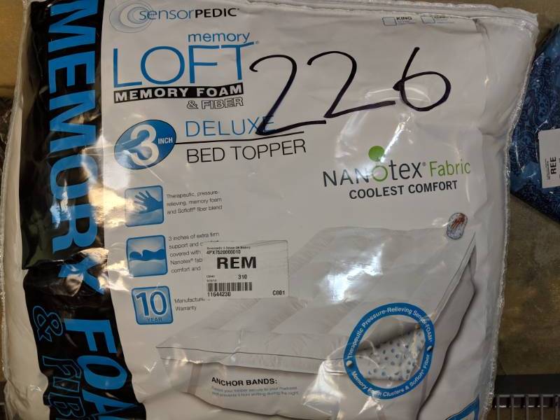 lot 226 image: SensorPEDIC 3 Deluxe Memory Foam and Polyester Mattress Topper - Queen (Does NOT include mattress)