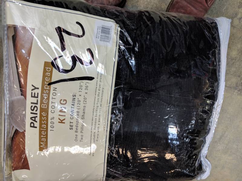 lot 231 image: Superior 100% Premium Cotton Paisley Jacquard Matelasse 3-Pc. Bedspread Set - King Black