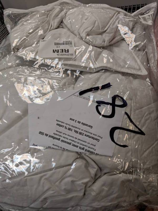 lot 281 image: Restful Nights All Natural Down Comforter - FullQueen White