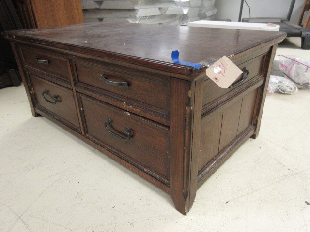 EXPANDING ENTERTAINMENT STAND