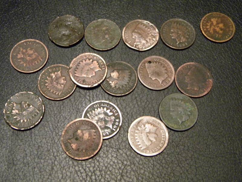 lot 74 image: 16 Indian Head Pennies