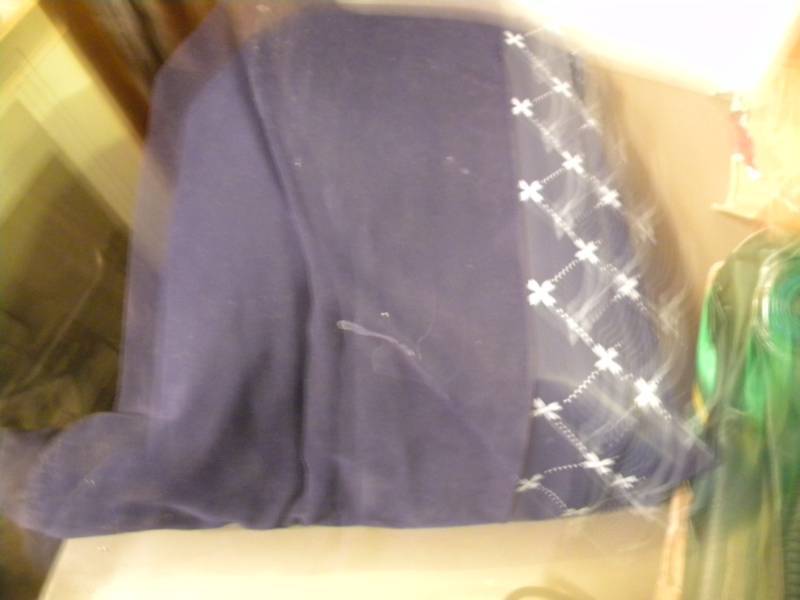 lot 118 image: Queen & Double Size Air Mattresses and Air Pump in a Rubbermaid Tote