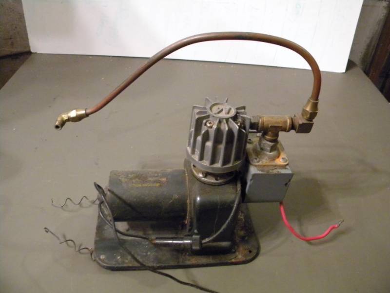 lot 117 image: K.J. Miller Corp 12 volt Air Compressor #4000