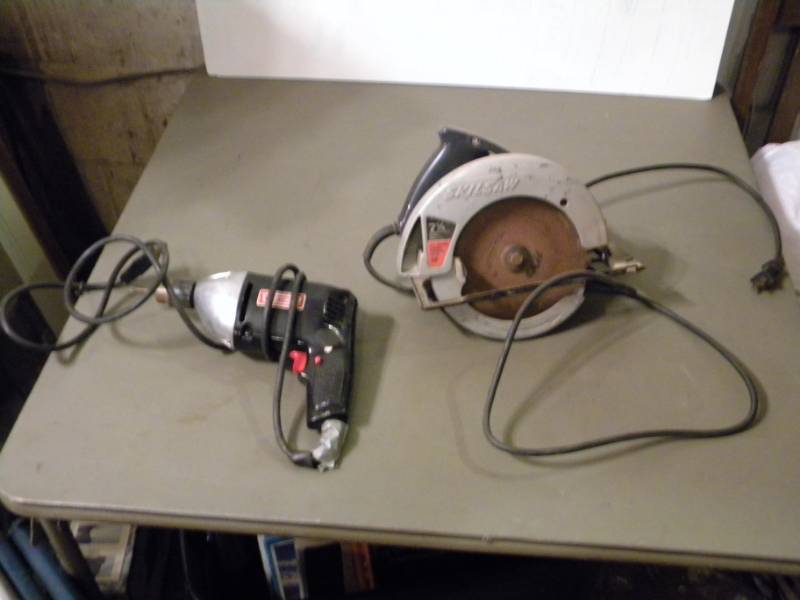 lot 129 image: Skilsaw 7 14 Circular Saw & Craftsman Drill