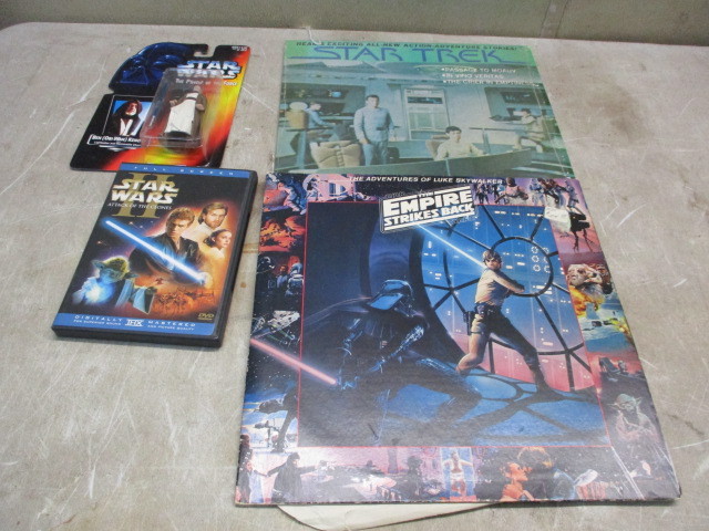 lot 7 image: Star Wars  Star Trek Collectibles