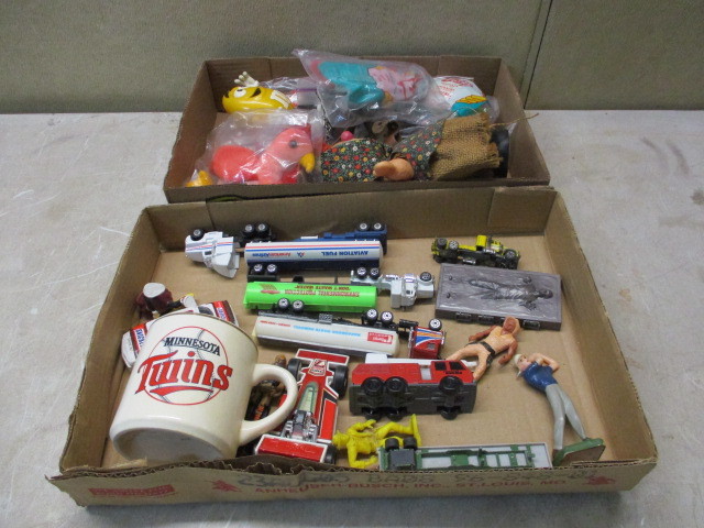 lot 19 image: Toys