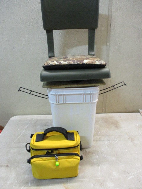lot 28 image: Ice Fishing Gear