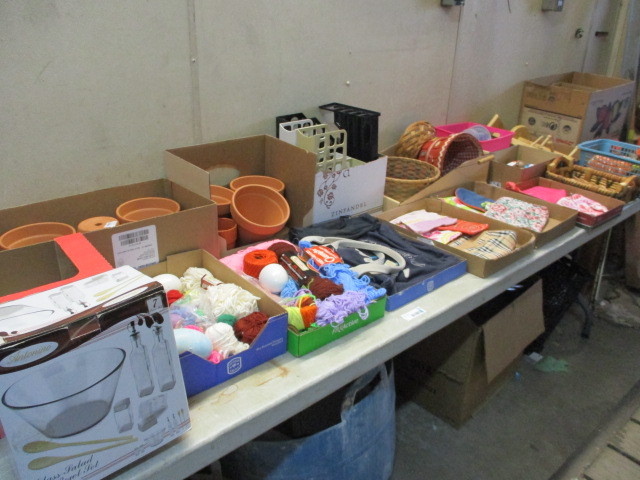 lot 43 image: Crafts and household