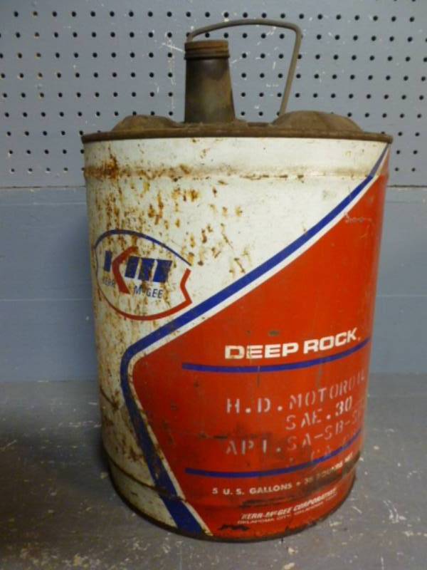 lot 8 image: Vintage Oil Can