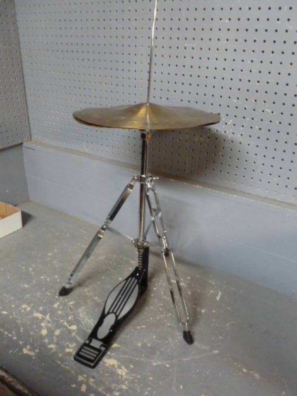 lot 13 image: Cymbal Set