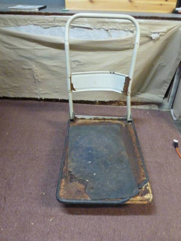 lot 14 image: Utility Cart