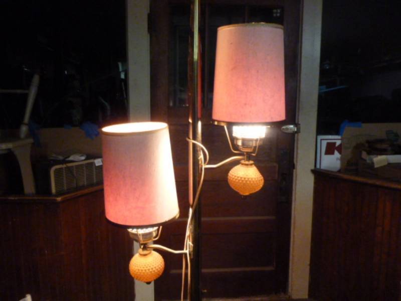lot 15 image: Vintage Floor Lamp