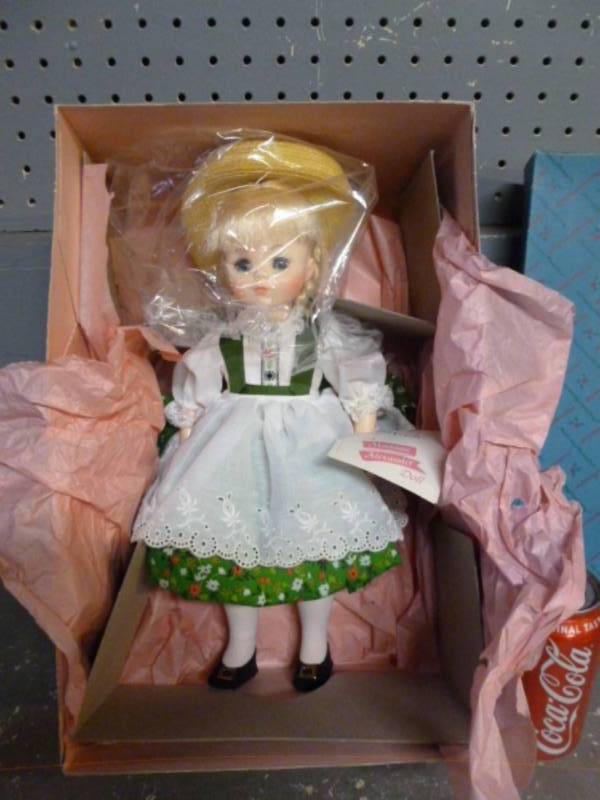 lot 32 image: New Vintage Madame Alexander Doll