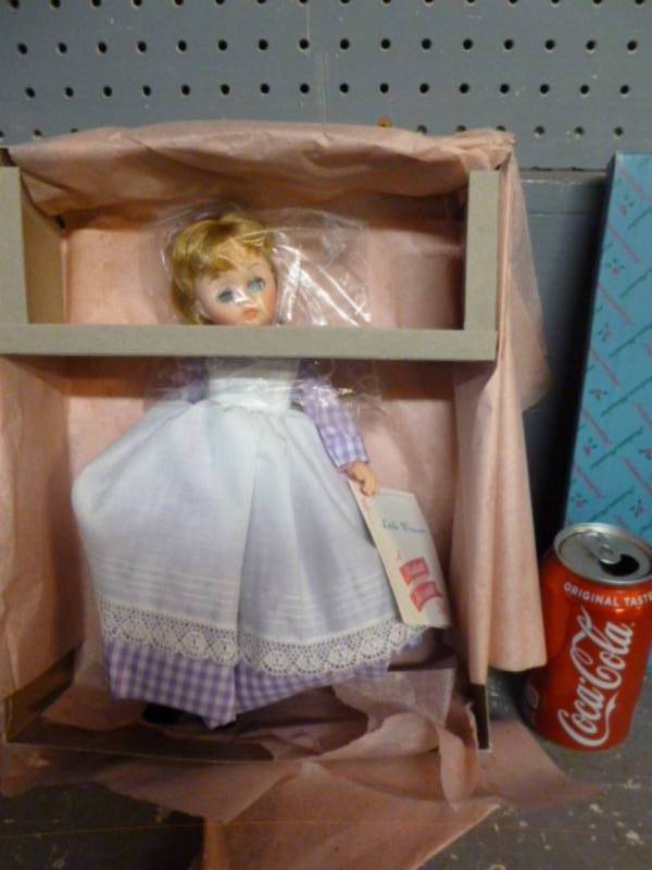 lot 38 image: New Vintage Madame Alexander Doll