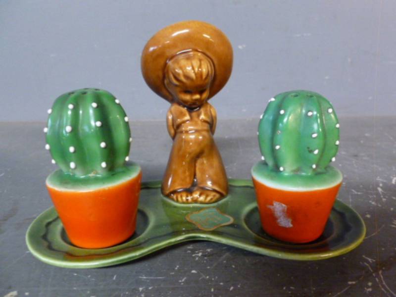 lot 41 image: Vintage Salt And Pepper Set