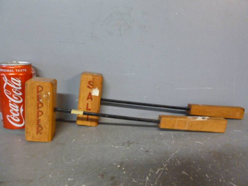 lot 45 image: Vintage Salt And Pepper Set