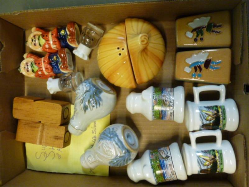 lot 47 image: Salt & Pepper Shaker Sets