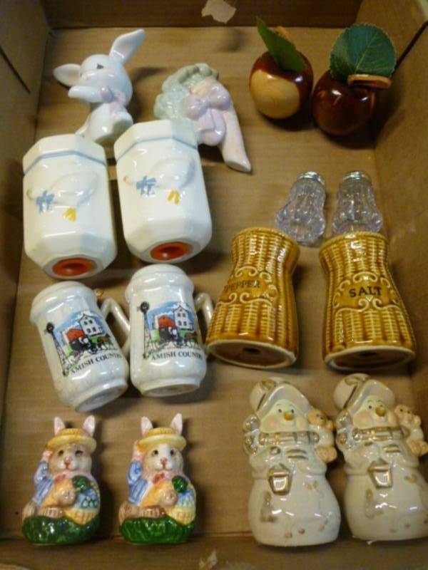 lot 58 image: Salt & Pepper Shaker Sets