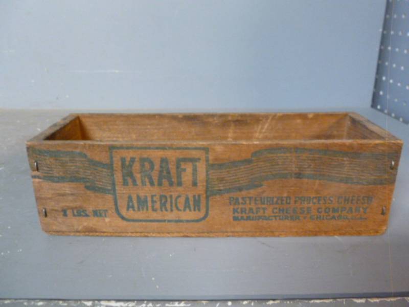 lot 64 image: Vintage Cheese Box