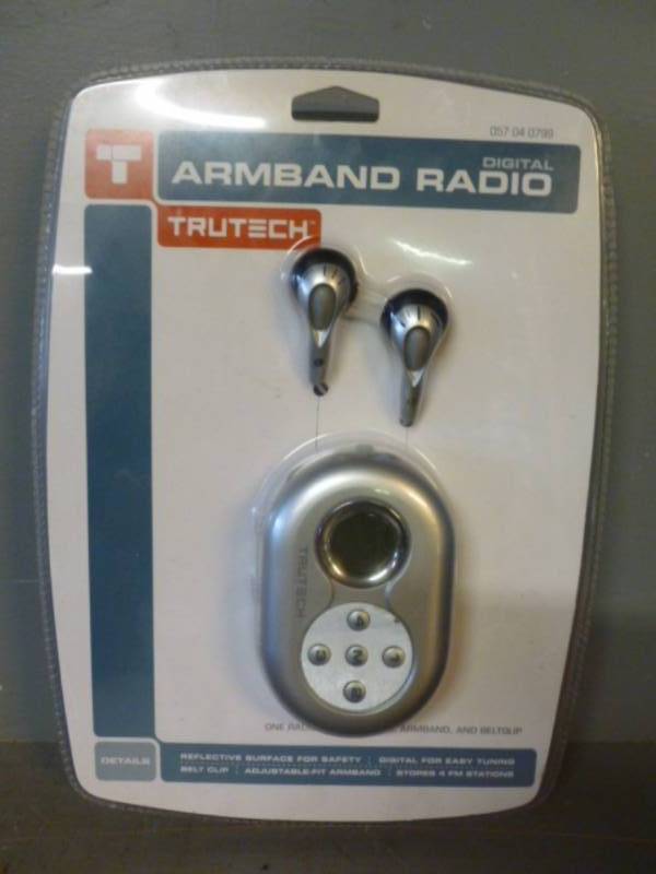 lot 74 image: New Armband Radio