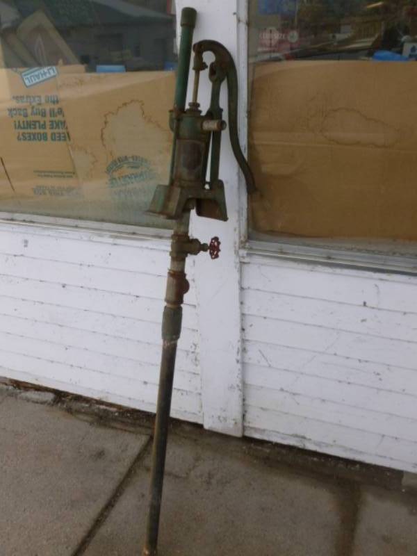 lot 84 image: Antique Cast Iron Pump