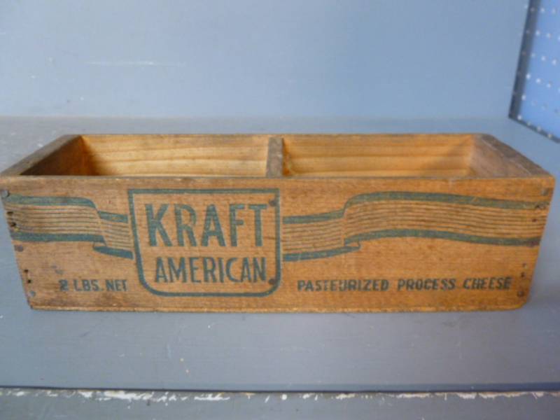lot 90 image: Vintage Cheese Box