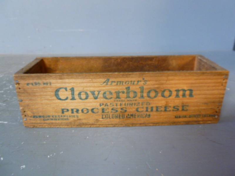 lot 91 image: Vintage Cheese Box