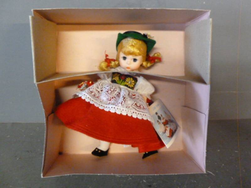 lot 118 image: New Vintage Madame Alexander Doll