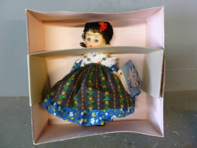 lot 122 image: New Vintage Madame Alexander Doll