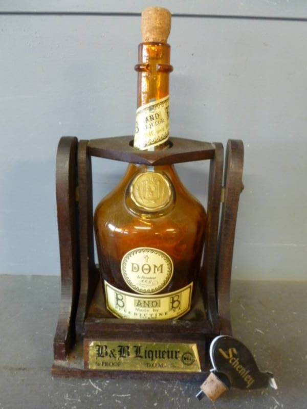 lot 160 image: Vintage Bottle Serving Stand