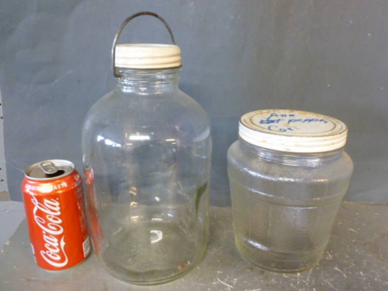 lot 166 image: Vintage Jars