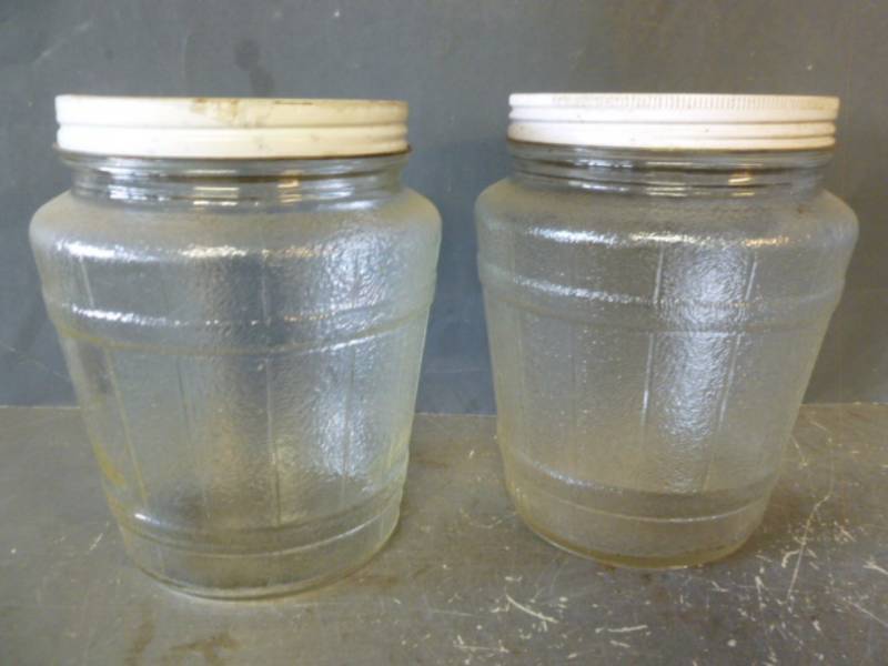 lot 167 image: Vintage Jars