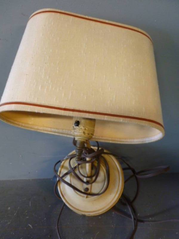 lot 170 image: Vintage Lamp
