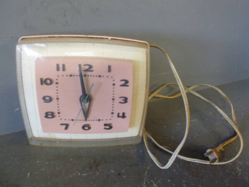 lot 172 image: Vintage Clock