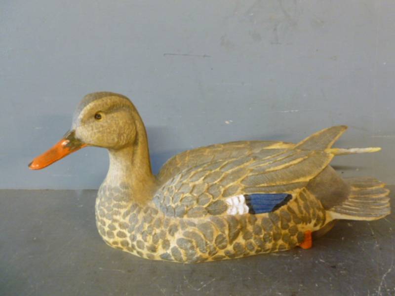 lot 176 image: Mantle Decoration