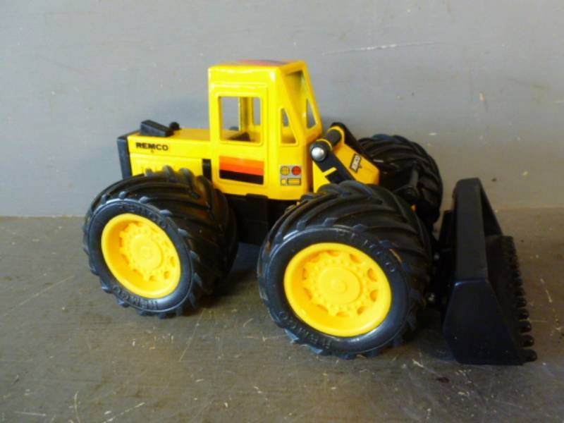 lot 193 image: Metal Toy