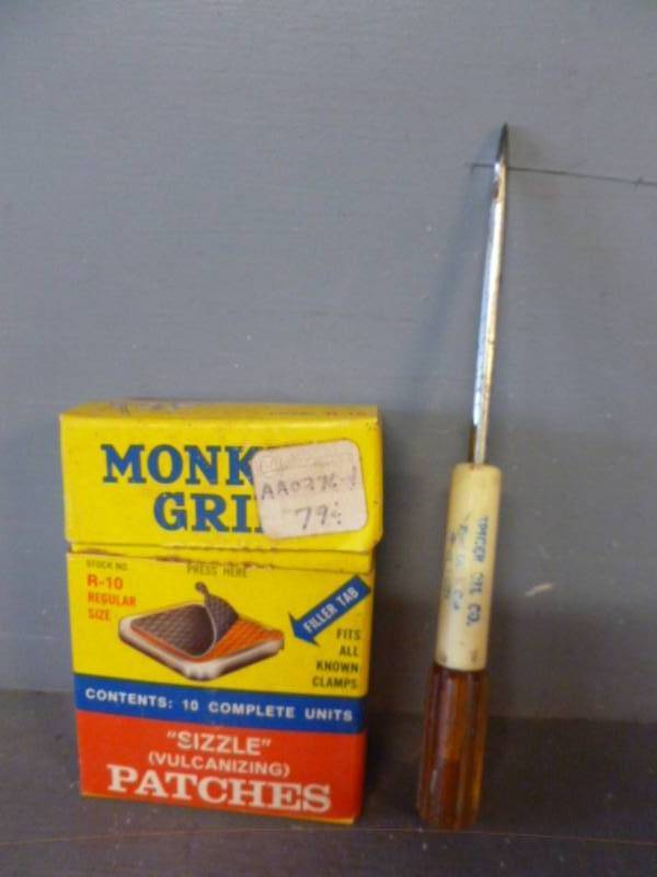 lot 206 image: Vintage Items