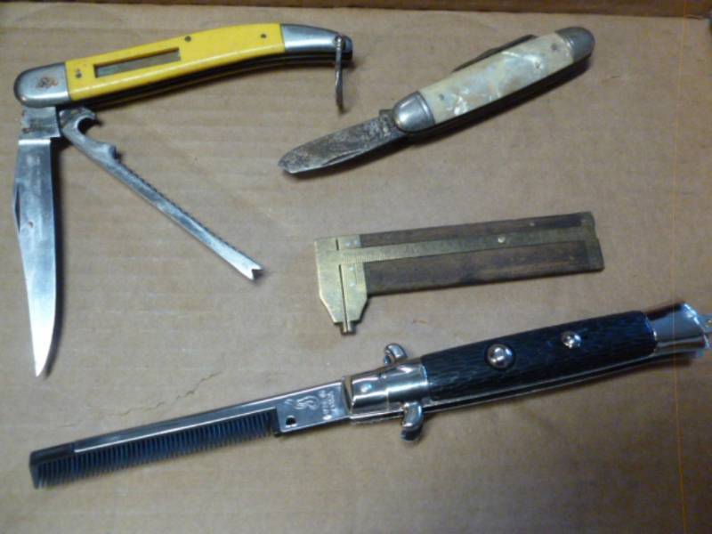 lot 207 image: Vintage Pocket Knives