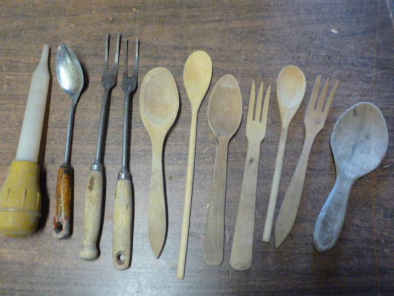 lot 213 image: Vintage Kitchen Utensils