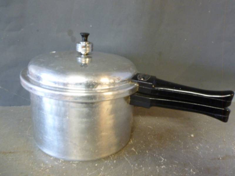 lot 218 image: Pressure Cooker