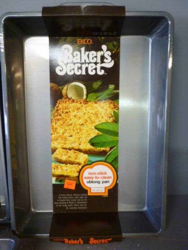 lot 219 image: New Baking Pans