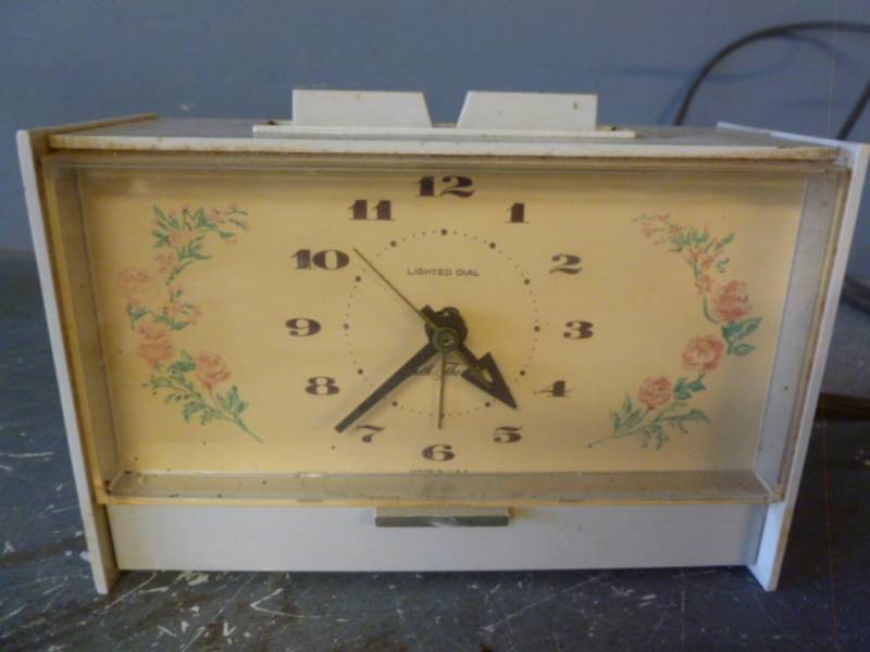 lot 222 image: Vintage Clock