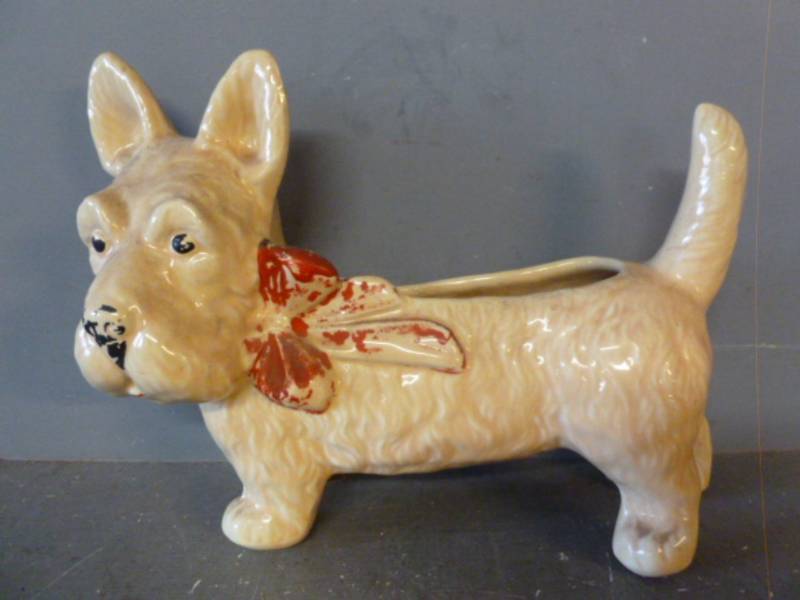 lot 225 image: Vintage Planter