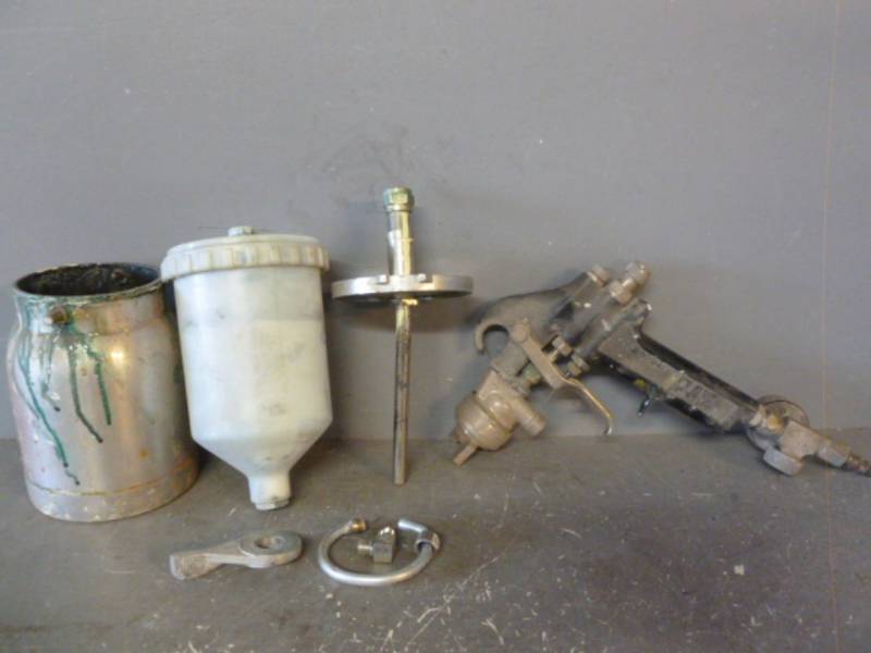 lot 232 image: Paint Gun