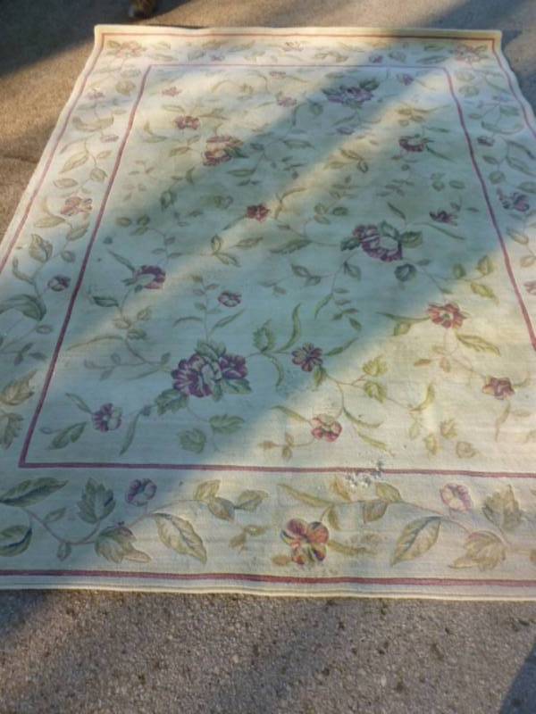 lot 250 image: Floor Rug