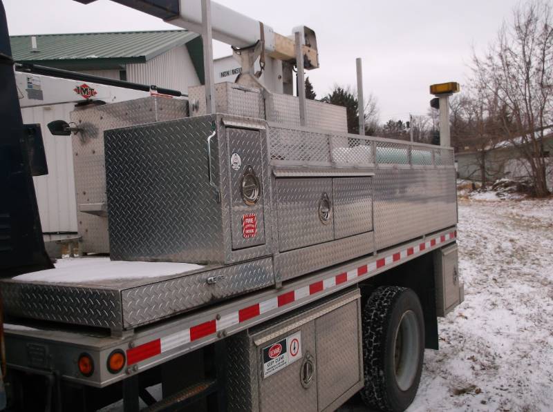 2005 C7500 GMC SIGN TRUCK WITH BUCKET & BOOM
