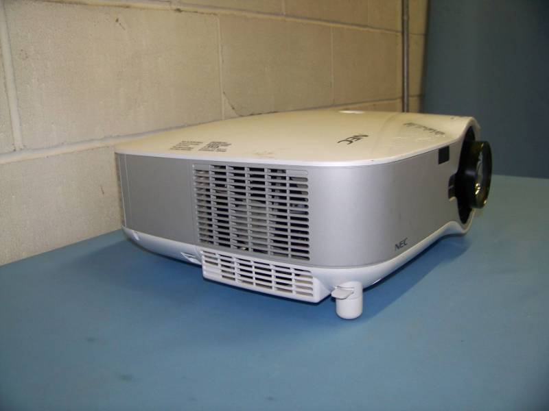 lot 61 image: NEC, NP3151W, LCD Projector
