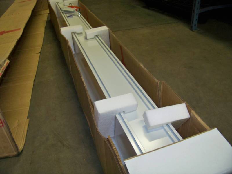 lot 66 image: Da-Lite, Advantage, 94 Diagonal, Manual, Movie  Projection Screen - BRAND NEW in Original, Open Box